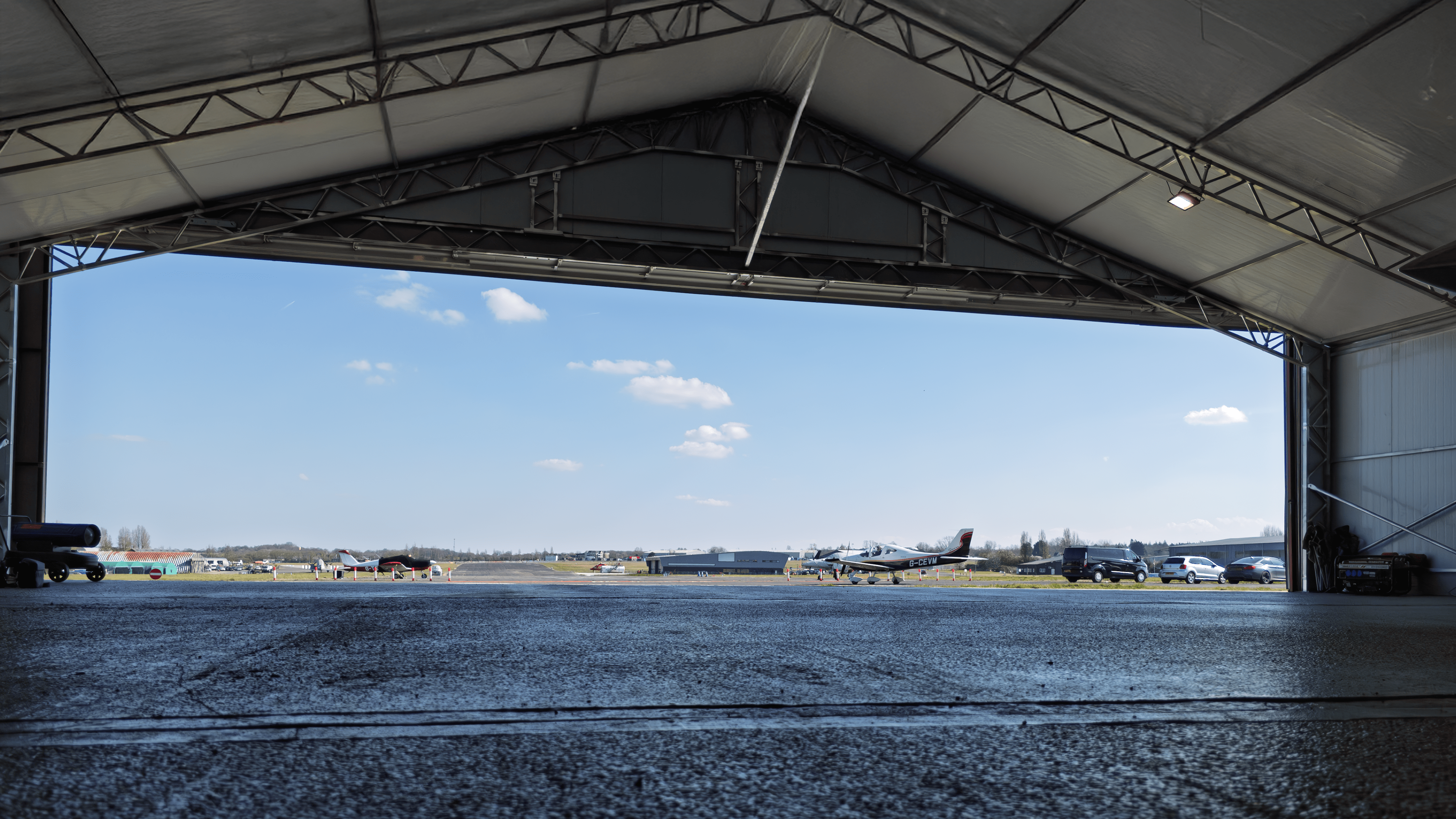 Hangar de aeronaves em aço