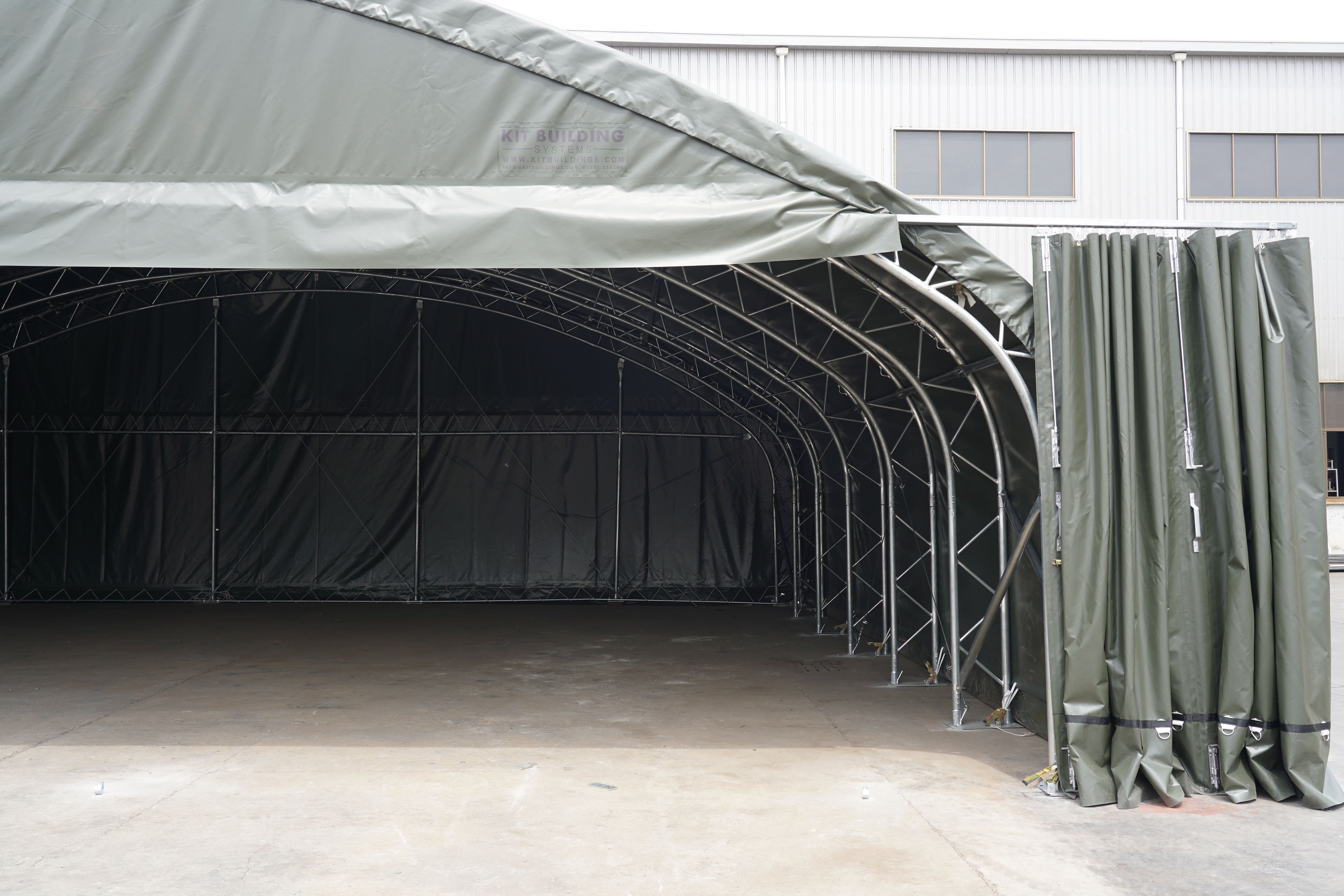 Hangar de aeronaves | Cinza