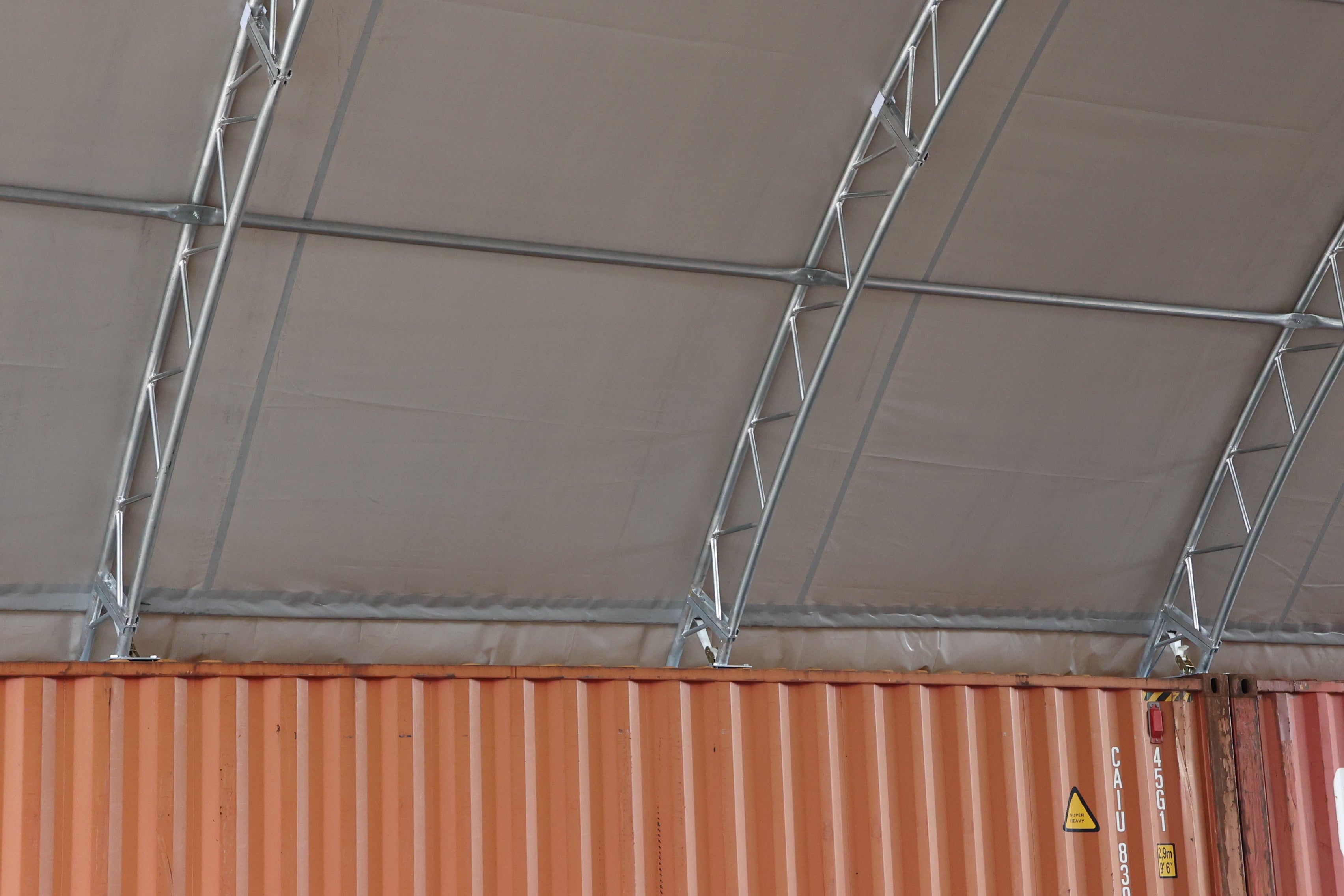 Abrigo de Contêiner - 60ft x 80ft x 20ft (18m x 24.3m x 6m)